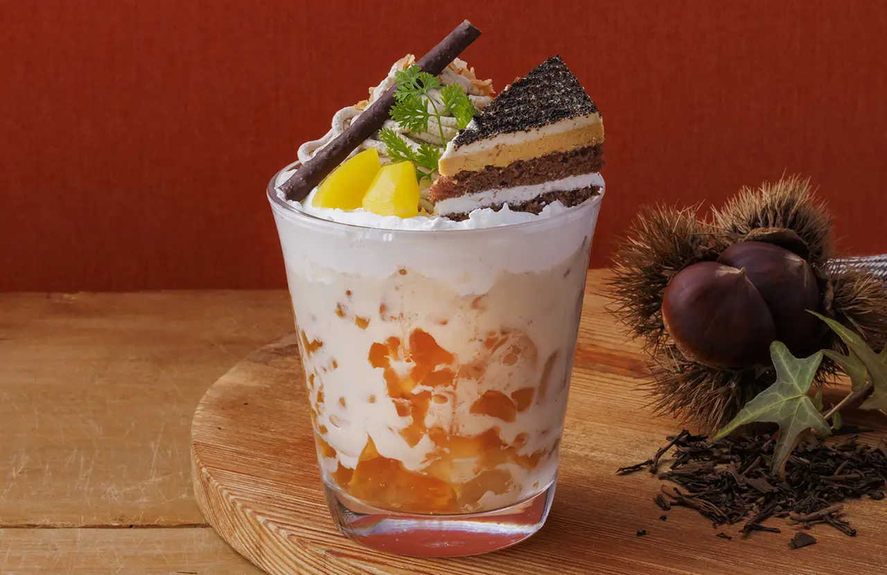 ほうじ茶ジュレとケーキのマロンラテ